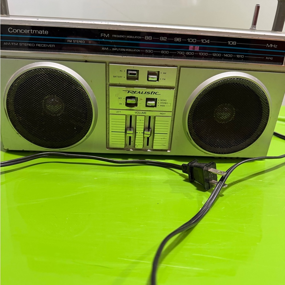 Tested Works Realistic Boombox - Silver and Black